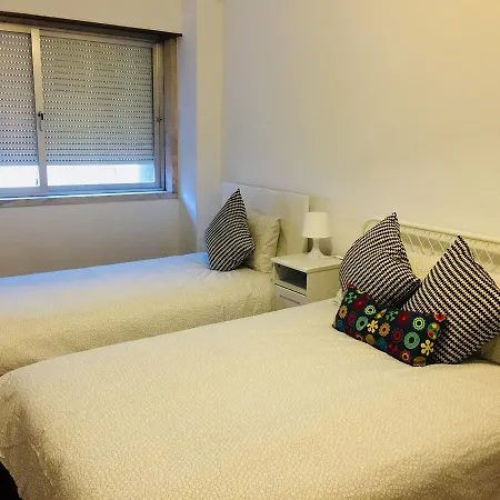 לינה וארוחת בוקר Reikilisbon Lovers *